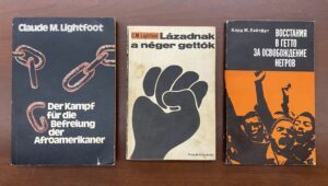 Three books from left to right: Claude M. Lightfoot, Der Kampf für die Befreiung der Afroamerikaner; C. M. Lightfoot, Lázadnak a néger gettók; клод м. лайтфут восстания в гетто за освобождение негров